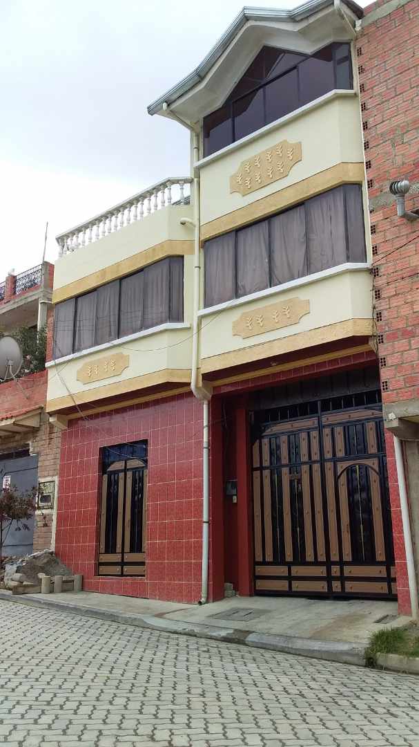 Casa en Alto Irpavi en La Paz 3 dormitorios 2 baños 3 parqueos Foto 1