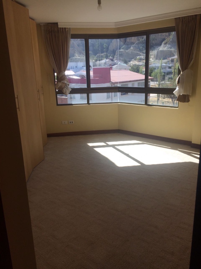 Departamento en Achumani en La Paz 3 dormitorios 4 baños 1 parqueos Foto 9