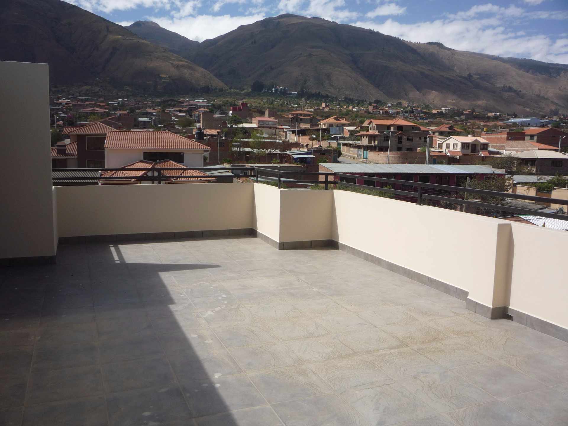 Casa en Tiquipaya en Cochabamba 3 dormitorios 3 baños 1 parqueos Foto 8