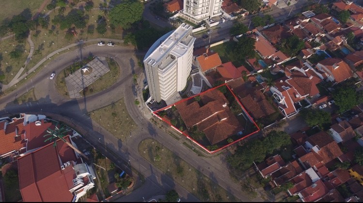 Terreno Barrio Urbari sobre Av. Principales  Foto 3