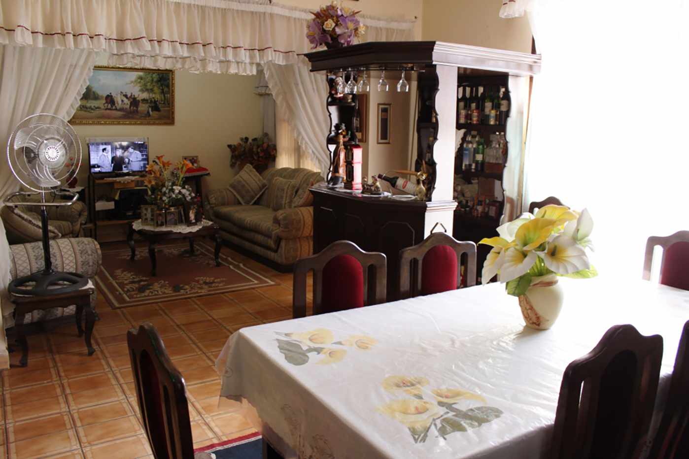 Casa en Villa Busch en Cochabamba 6 dormitorios 3 baños 4 parqueos Foto 9