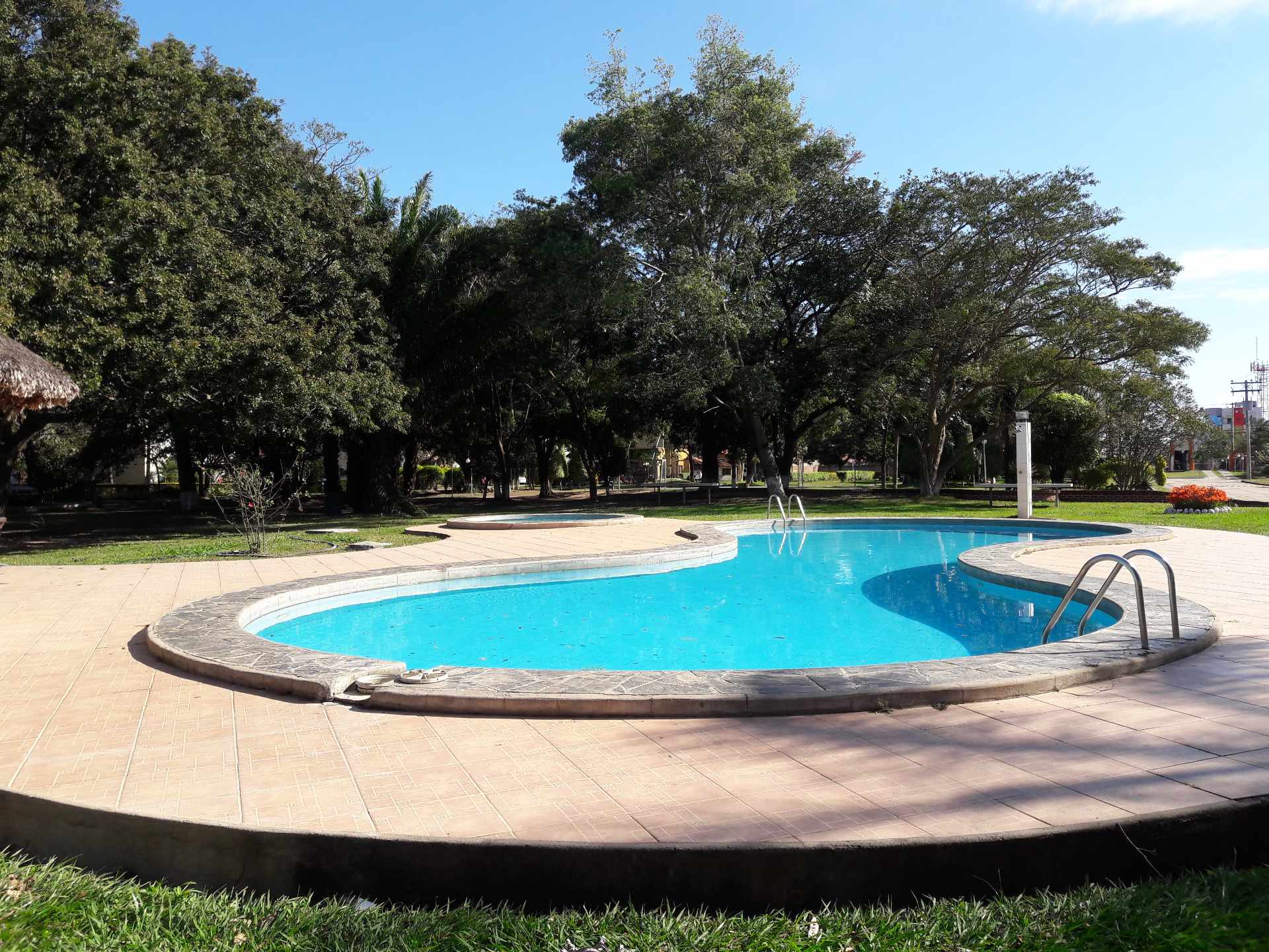 Casa en AlquilerCONDOMINIO SIERRA ALTA 
AV. VIRGEN DE COTOCA 8º ANILLO (2 CUADRAS DE LA AVENIDA) 3 dormitorios 2 baños 2 parqueos Foto 7