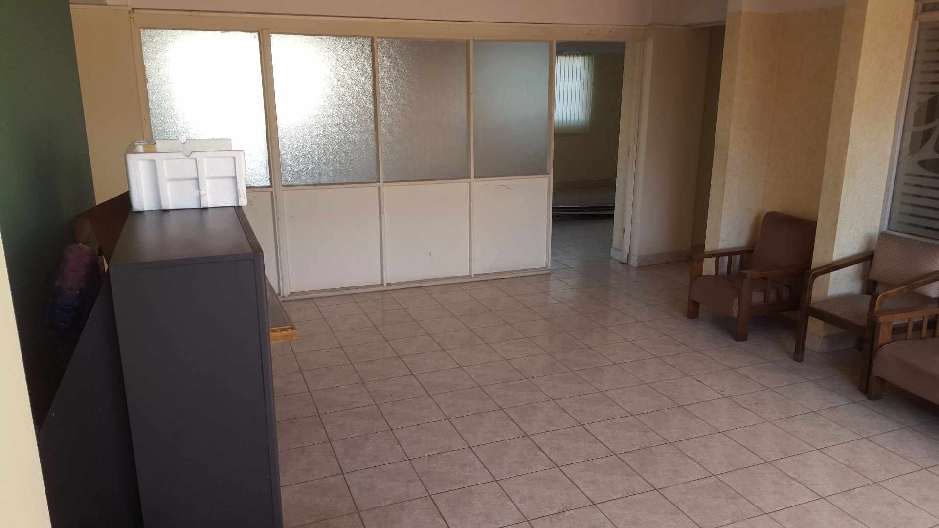 Oficina en AlquilerAvenida ayacucho a dos cuadras de la plaza principal 6 dormitorios 3 baños  Foto 1