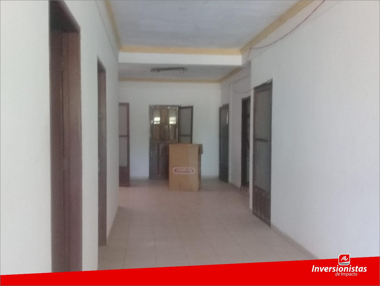 Casa en VentaAv. San Silvestre 6to Anillo 7 dormitorios 7 baños 2 parqueos Foto 3