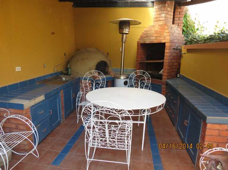 Casa en Cota Cota en La Paz 5 dormitorios 5 baños 2 parqueos Foto 3