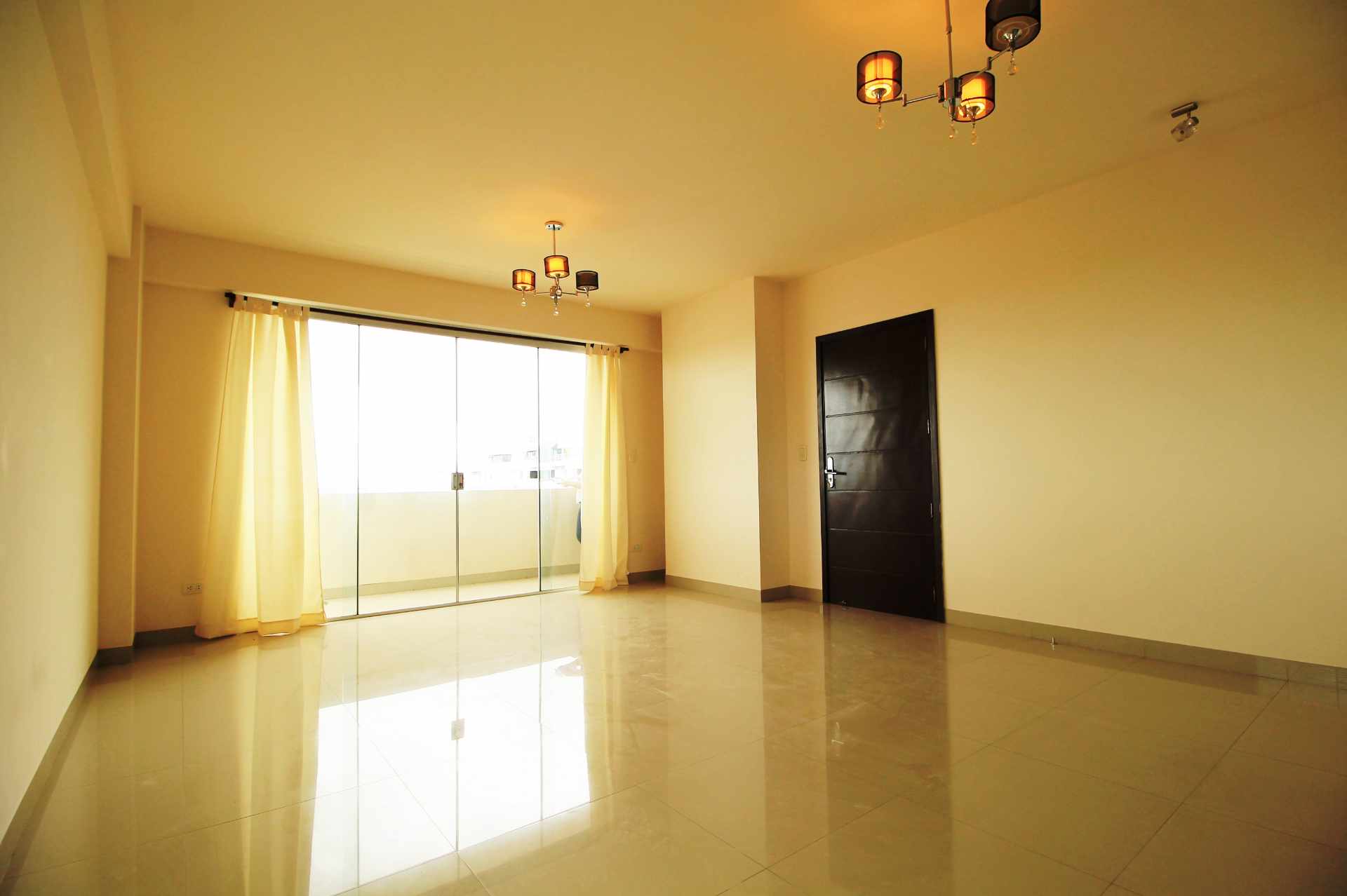 Departamento en AlquilerEdificio Elvira de Mendoza, Calle Elvira de Mendoza casi Av Las Americas 2 dormitorios 2 baños  Foto 3