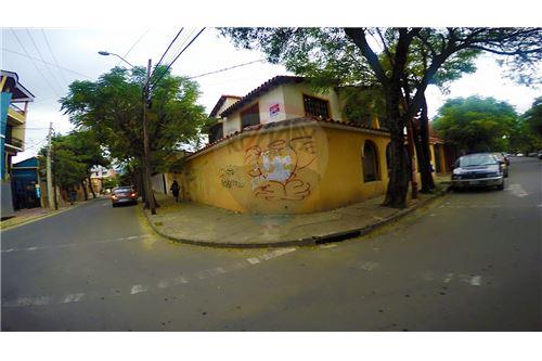 Casa en Las Panosas en Tarija 7 dormitorios 3 baños  Foto 2