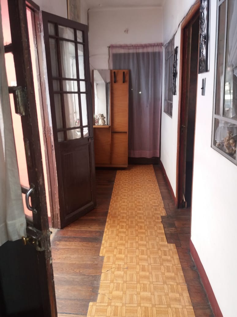 Casa en VentaCalle Teniente Oquendo a una cuadra de la Avenida Peru Foto 8