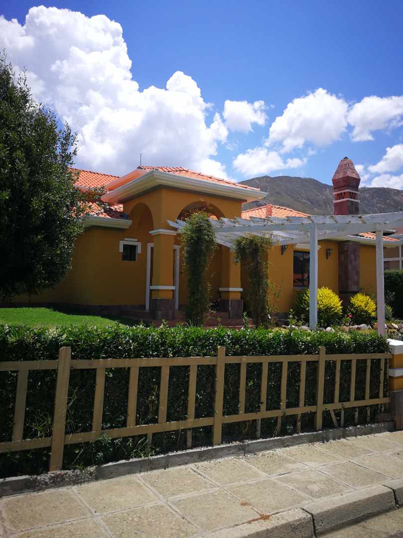 Casa en VentaZona Jupapina, urbanización Umamanta II 5 dormitorios 4 baños 2 parqueos Foto 1