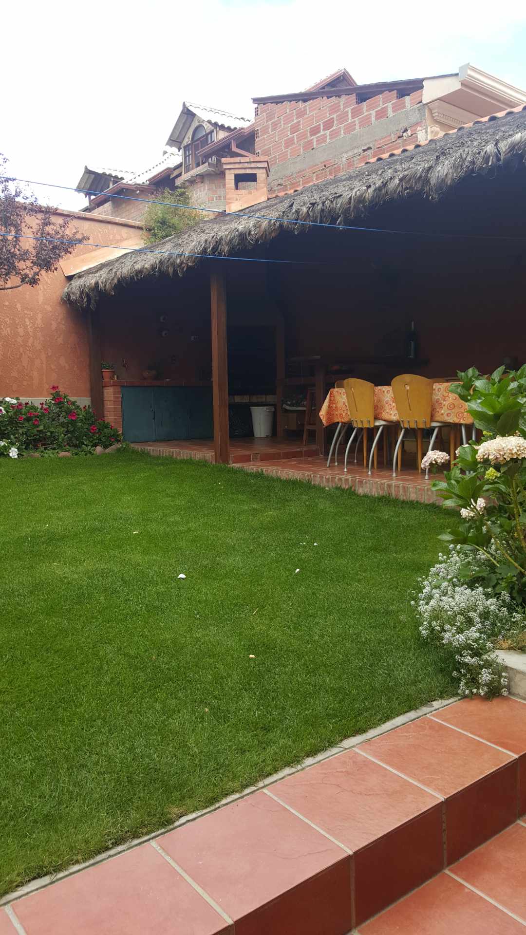 Casa en Los Pinos en La Paz 4 dormitorios 3 baños 2 parqueos Foto 3