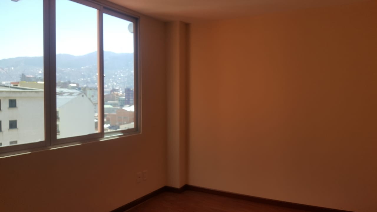 Departamento en San Pedro en La Paz 3 dormitorios 3 baños  Foto 6