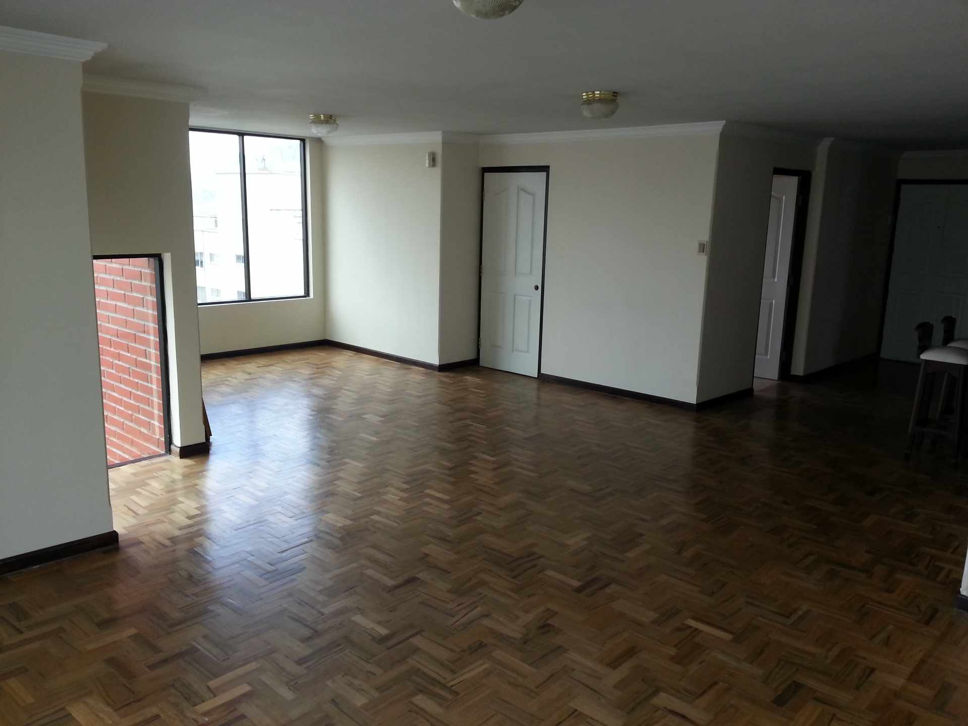 Departamento en VentaEdif. Los Jardines, Av. 6 de Agosto (entre Belisario Salinas y Pedro Salazar) Foto 5