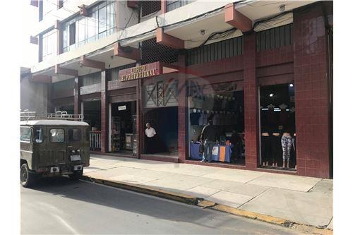 Local comercial en VentaC. Bolivar  5 baños 5 parqueos Foto 1