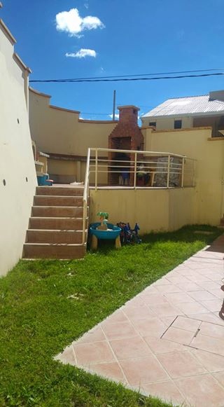 Casa en Achumani en La Paz 4 dormitorios 4 baños 2 parqueos Foto 3