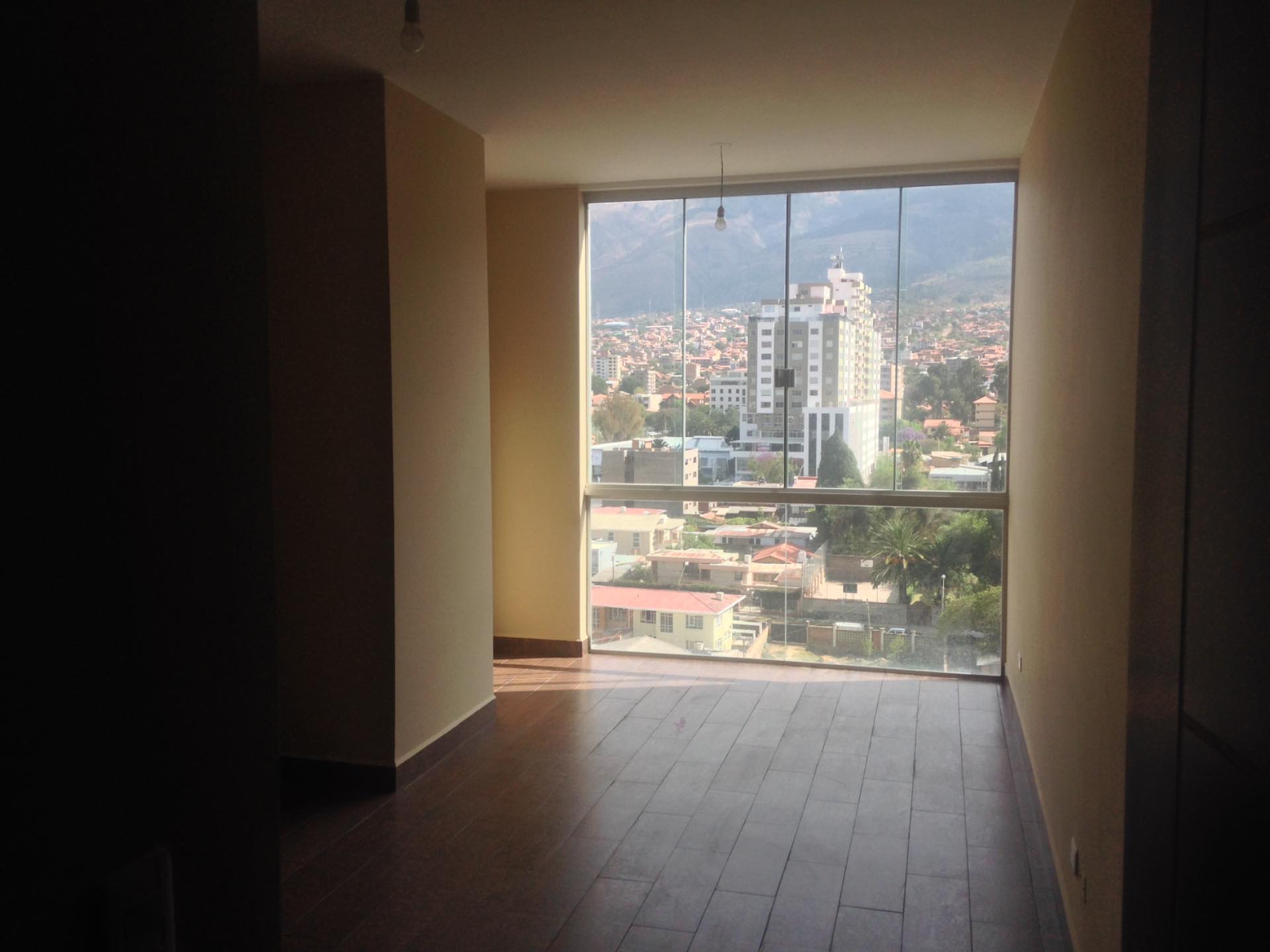 Departamento en Queru Queru en Cochabamba 4 dormitorios 4 baños 2 parqueos Foto 7
