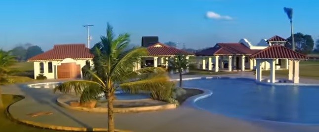 Casa en Carretera Norte en Santa Cruz de la Sierra 4 dormitorios 4 baños 2 parqueos Foto 2