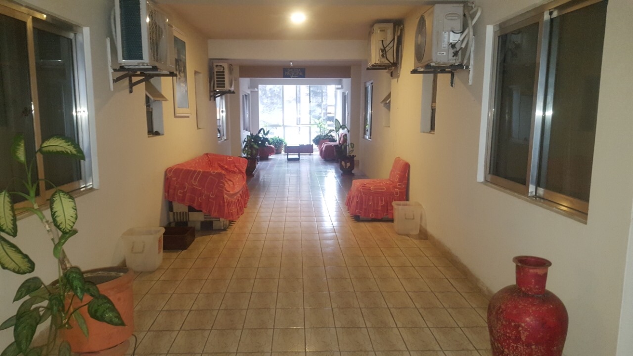 Edificio en VentaEN VENTA Hotel con ALTO FLUJO de huéspedes Calle Florida a 1/2 cuadra de la Av. Cañoto  62 dormitorios 70 baños 30 parqueos Foto 13