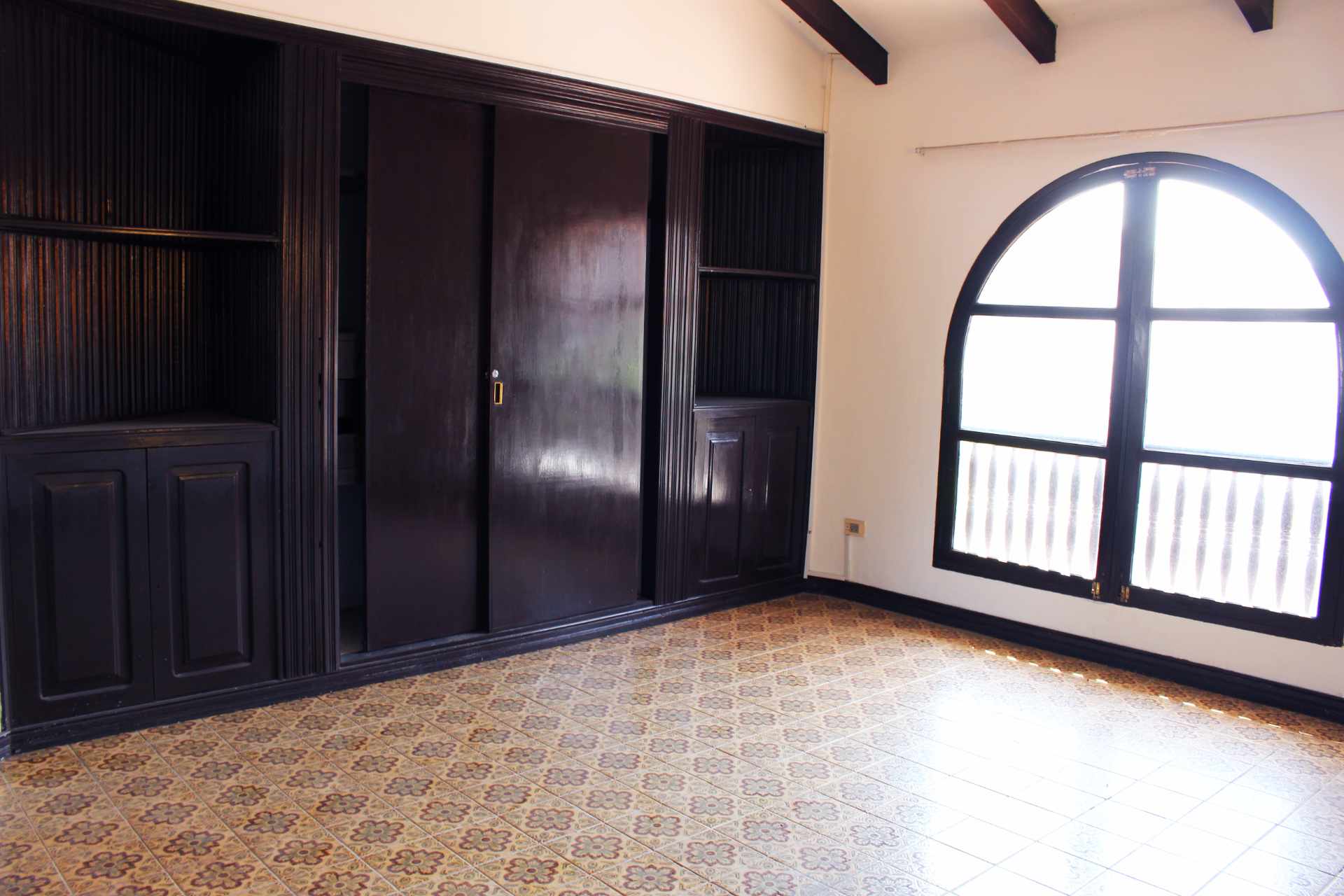 Casa Zona Equipetrol entre 2do y 3er anillo Av. San Martín calle 9 Foto 11