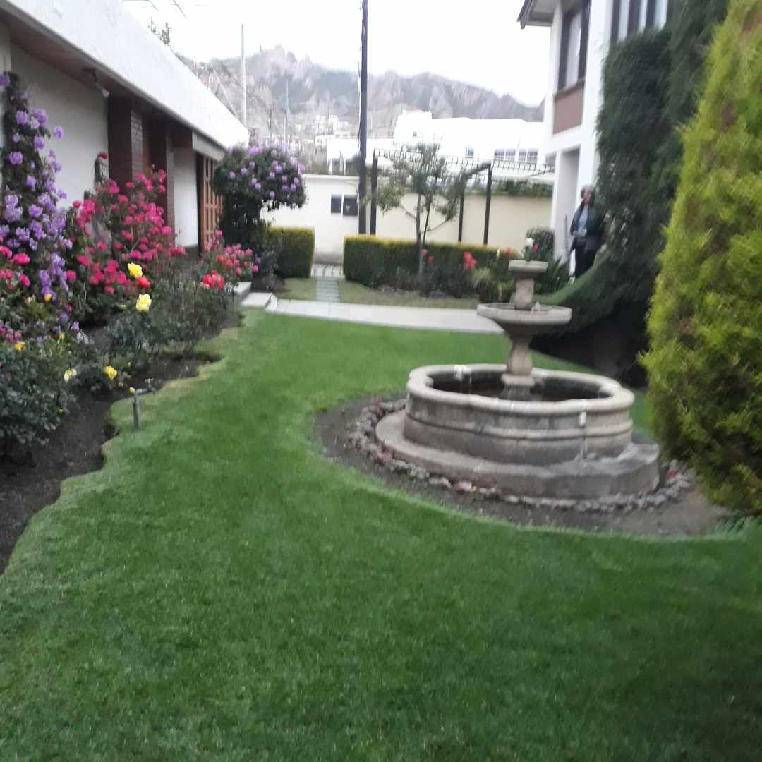 Casa en Calacoto en La Paz  6 baños 4 parqueos Foto 9