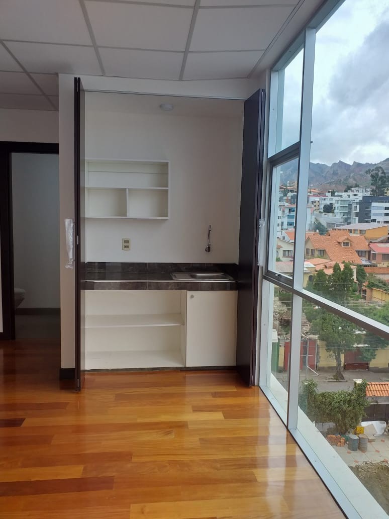 Oficina en Los Pinos en La Paz 1 dormitorios 1 baños  Foto 1