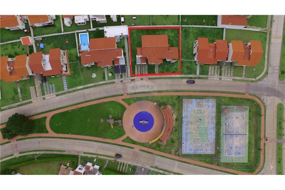 Casa en Urubó en Santa Cruz de la Sierra 5 dormitorios 5 baños 3 parqueos Foto 20