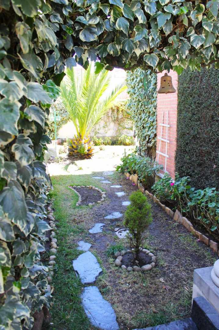 Casa Calle 8 de Achumani Nr 120 al lado del restaurante Urus sobre la calle de la panadería Chez Tim, al lado del río frente al reten policial Foto 9