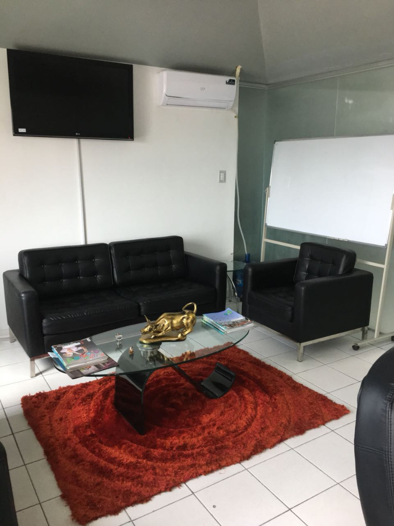 Oficina Ave. Monseñor Rivero #359 Edif. Milenio Foto 4