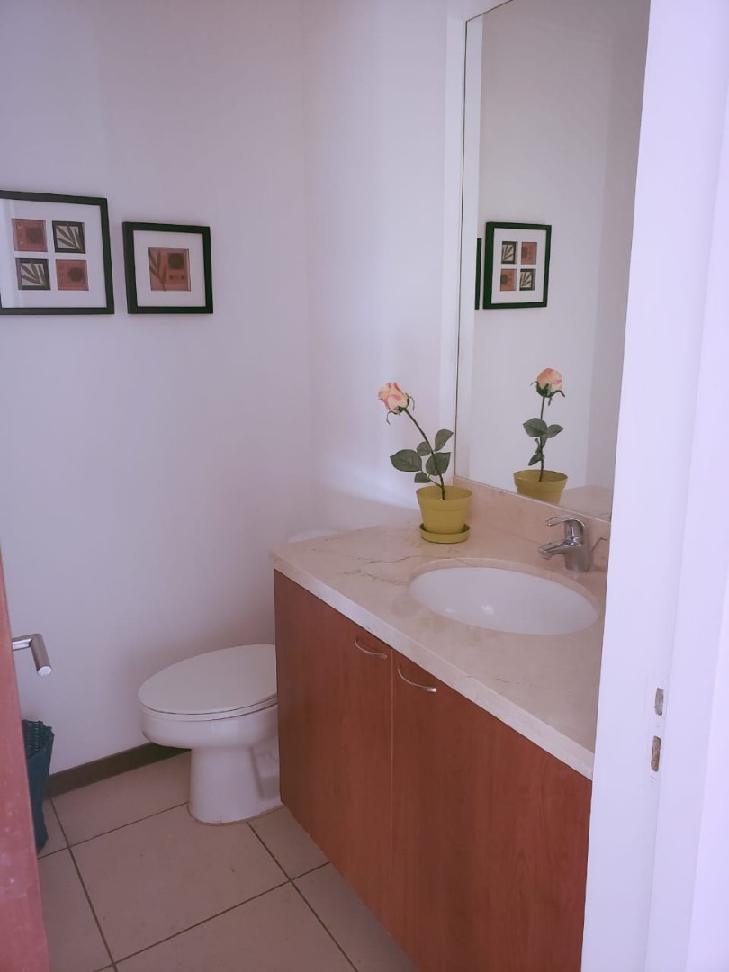 Departamento en AlquilerCondominio Gardenia Torre Norte [Av. Beni y 4to. Anillo, Zona Parque Los Mangales 2], Departamento amoblado en alquiler de 2 suites + escritorio y dependencias con 2 parqueos techados y baulera. [1000$us., expensas incluidas.] Foto 6