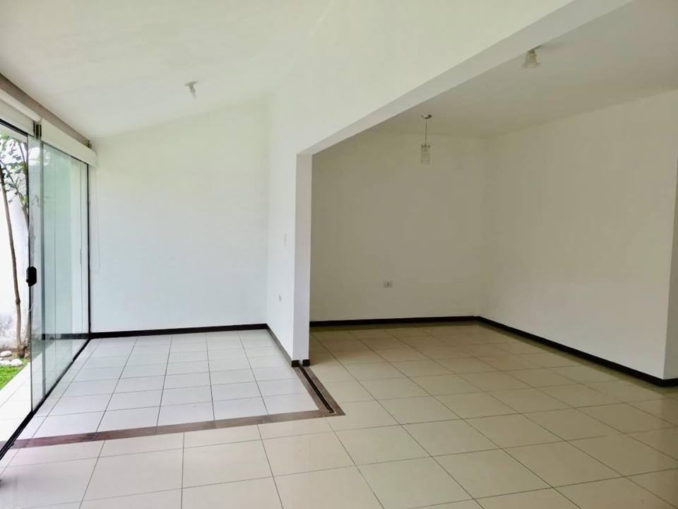 Casa en AlquilerCASA EN ALQUILER CONDOMINIO CERRADO  4 dormitorios 4 baños 2 parqueos Foto 9