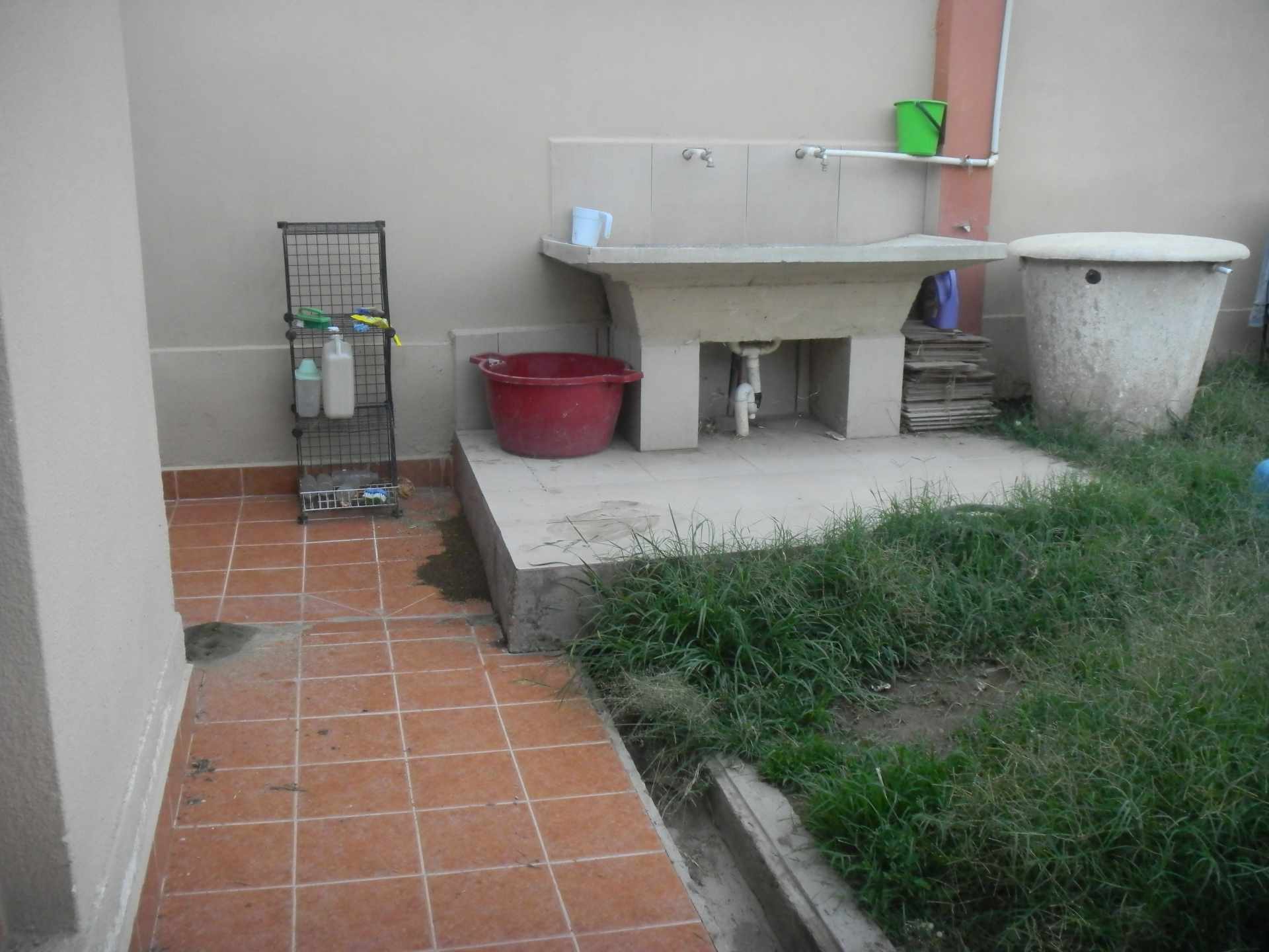 Casa en Mayorazgo en Cochabamba 7 dormitorios 2 baños 3 parqueos Foto 3