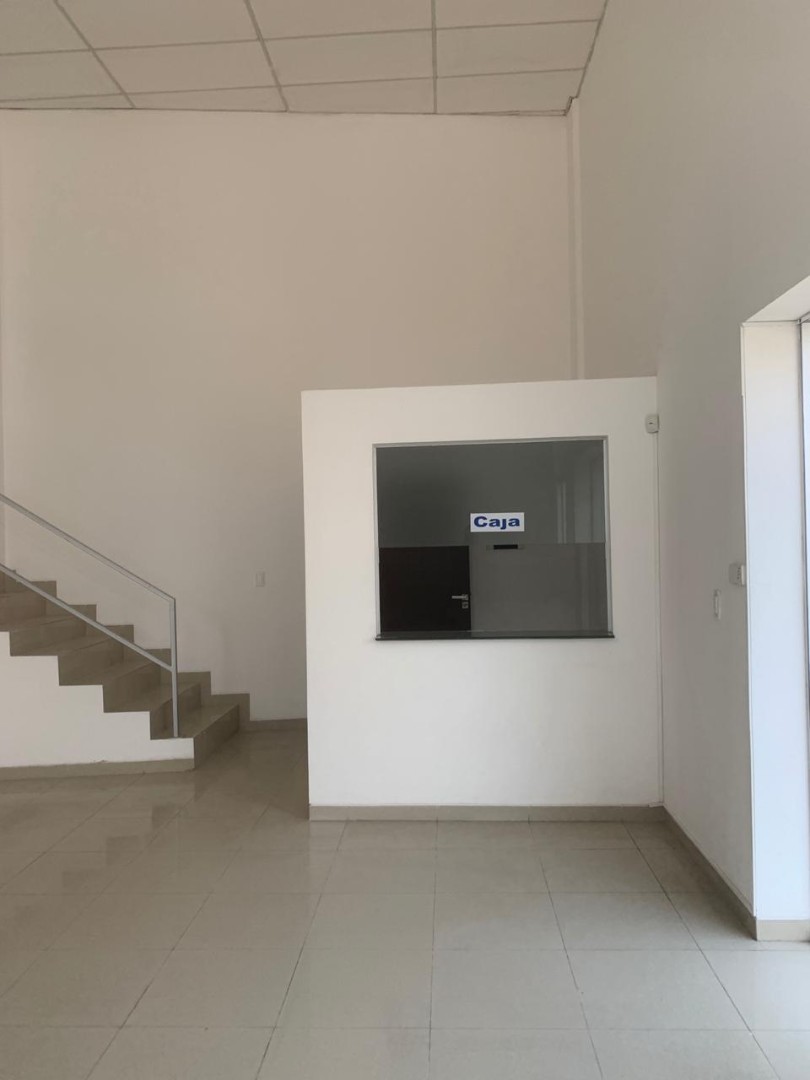 Galpón en AlquilerPROPIEDAD COMERCIAL EN ALQUILER 4TO ANILLO Y RADIAL 27 Foto 13