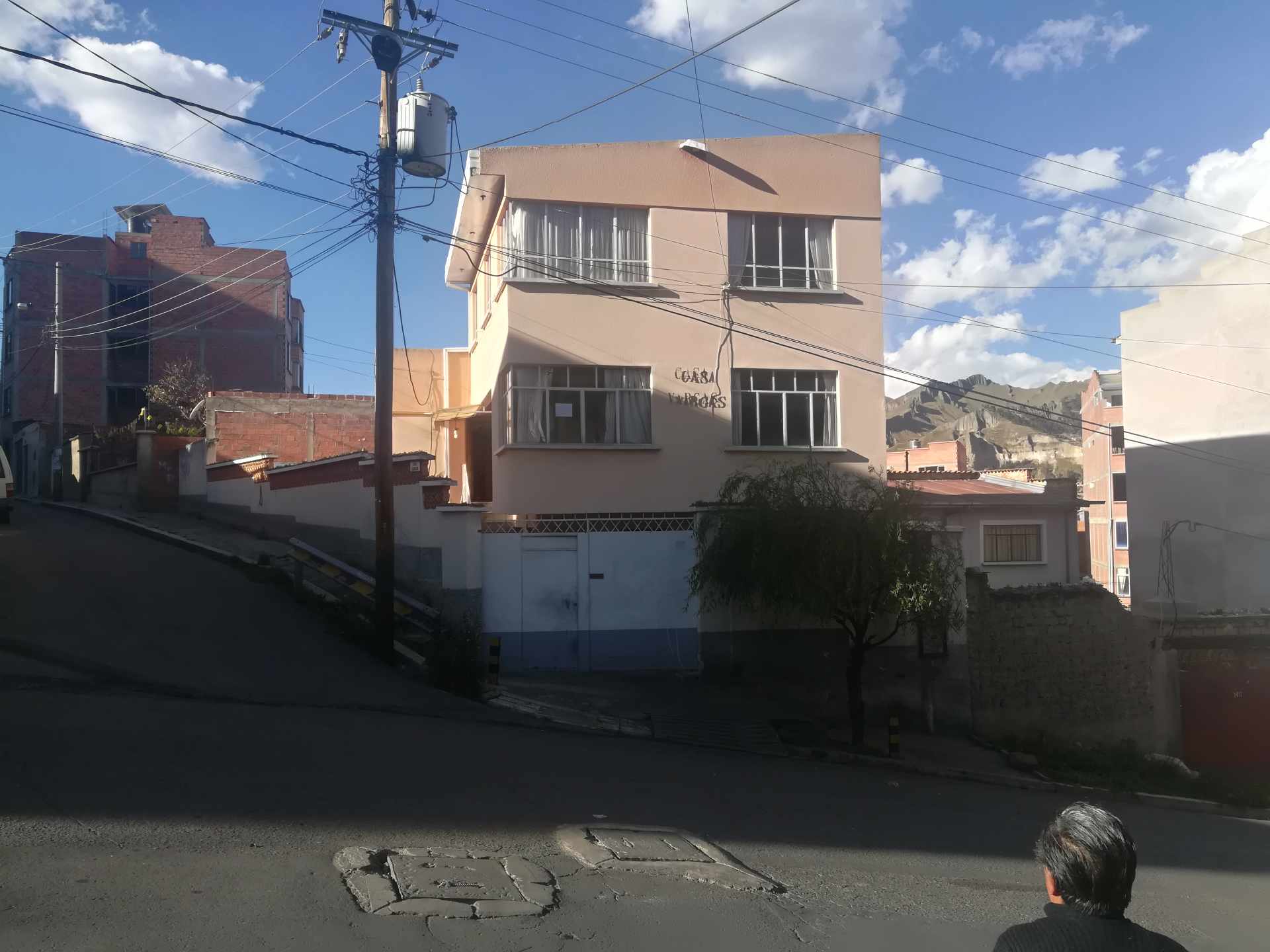 Casa en VentaAv. Gregorio mendoza esq. Asuncion #142 Alto Miraflores ....altura cuartel de Comunicaciones Foto 3