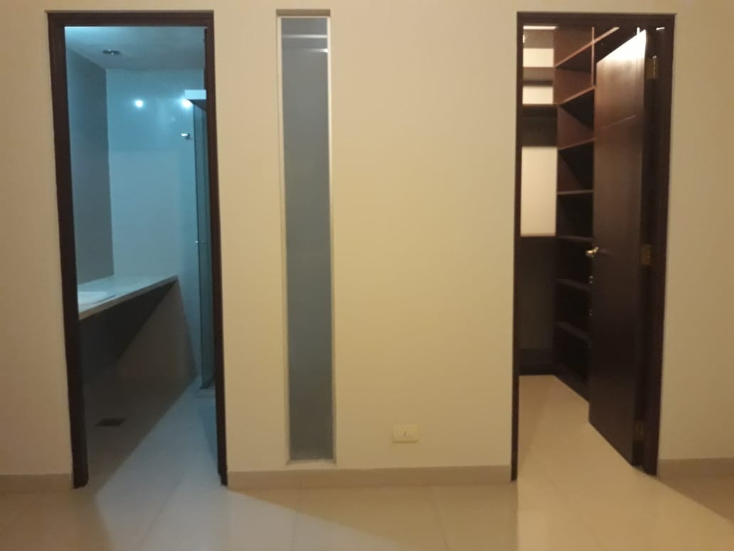 Departamento en AlquilerC/Gualberto Villarroel # 180 - Edificio Torre Meridian Foto 7