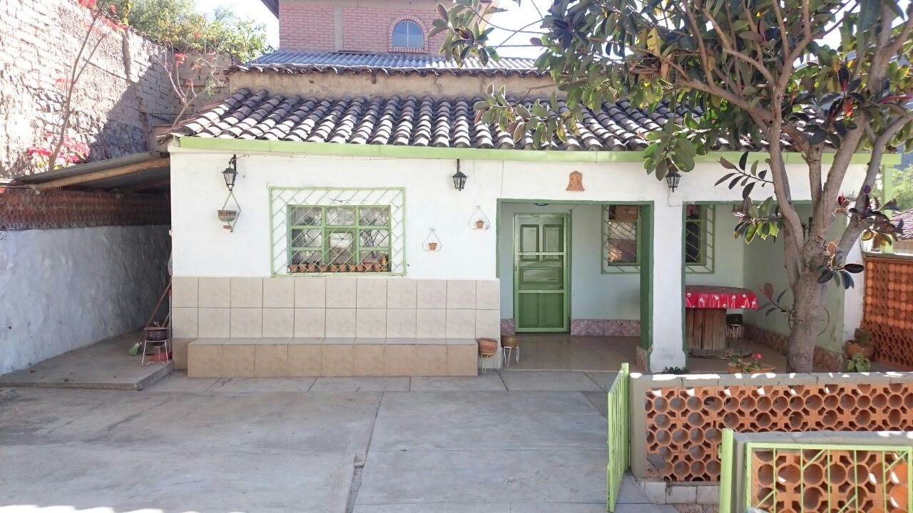 Casa en Sucre en Sucre 4 dormitorios 1 baños 4 parqueos Foto 3