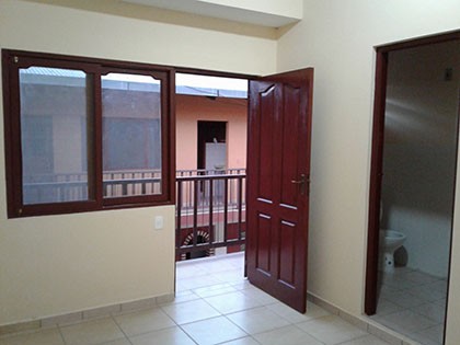 Habitación en AlquilerHabitación pequeña con baño privado cerca Hipermaxi Santos Dumont Bs. 800    Foto 1