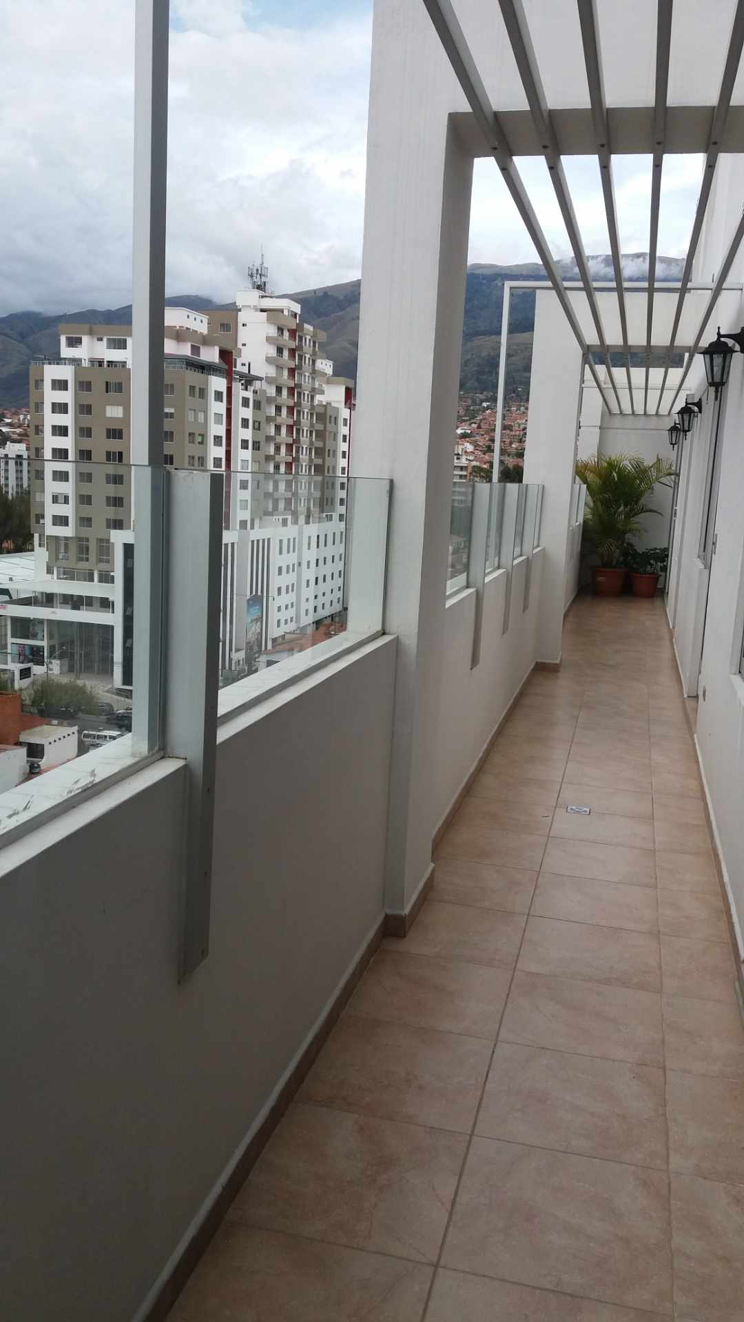 Departamento en Queru Queru en Cochabamba 3 dormitorios 2 baños 1 parqueos Foto 3