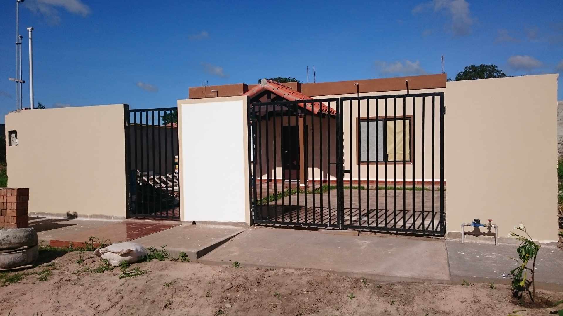 Casa en VentaCarretera a Cotoca Km 17, Entrando por Estación de servicio EL TAROPE, urbanización Rancho Taura Foto 1