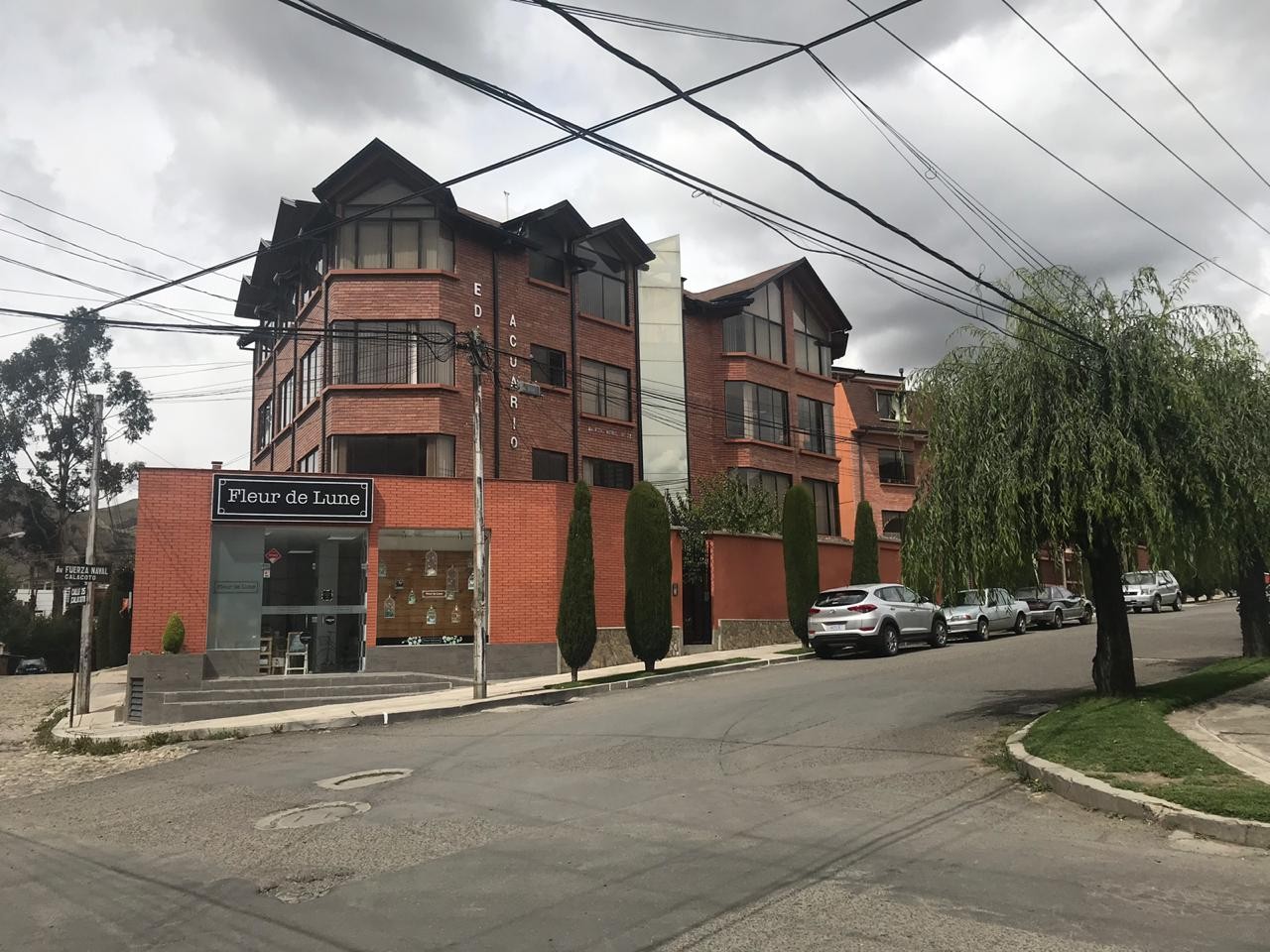 Oficina en Calacoto en La Paz 6 dormitorios 3 baños 1 parqueos Foto 1