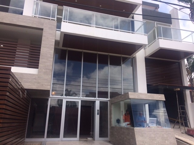 Departamento en VentaEdificio Puerto Madero, Calle los Claveles al lado de Sirari Suites zona de Equipetrol Foto 17