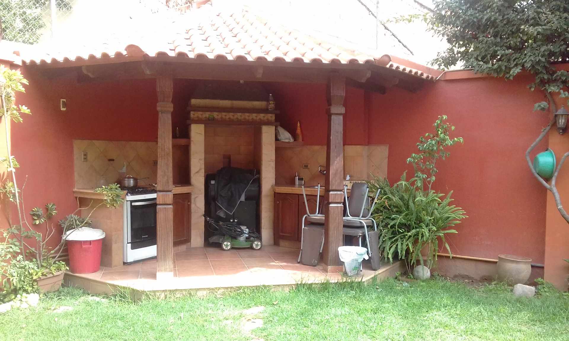 Casa en Aranjuez en Cochabamba 6 dormitorios 5 baños 4 parqueos Foto 6