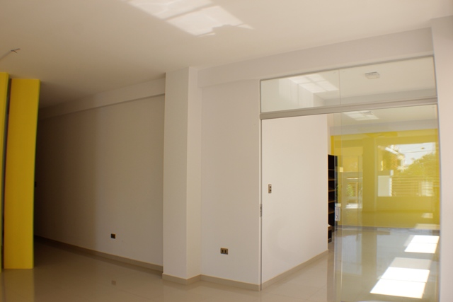 Local comercial en VentaCalle Alcibiades Guzmán casi Av. Santa Cruz Foto 6