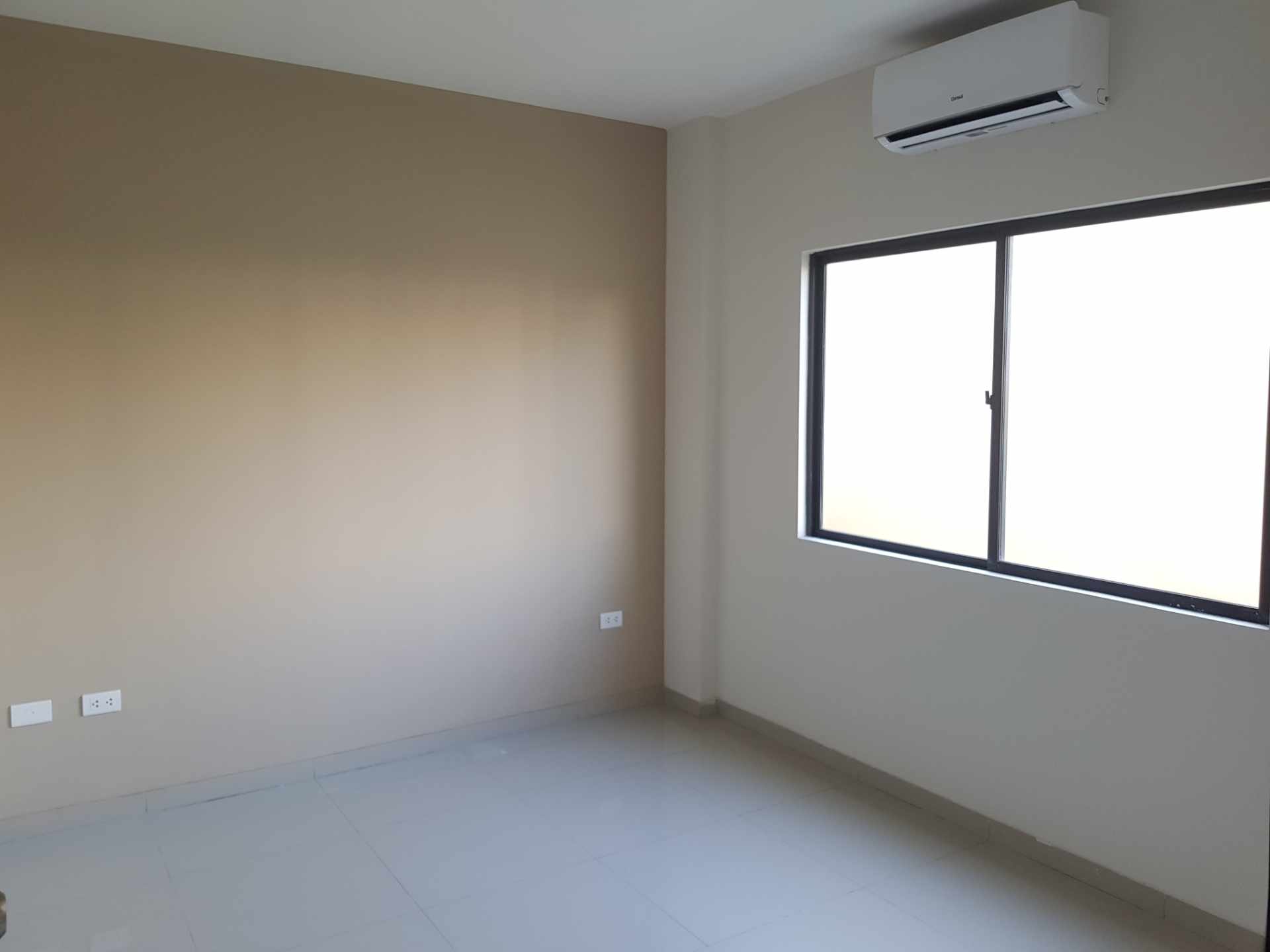 Departamento en AlquilerA MEDIA CUADRA DE LA UNIVERSIDAD CATÓLICA - ZONA NORTE Foto 1