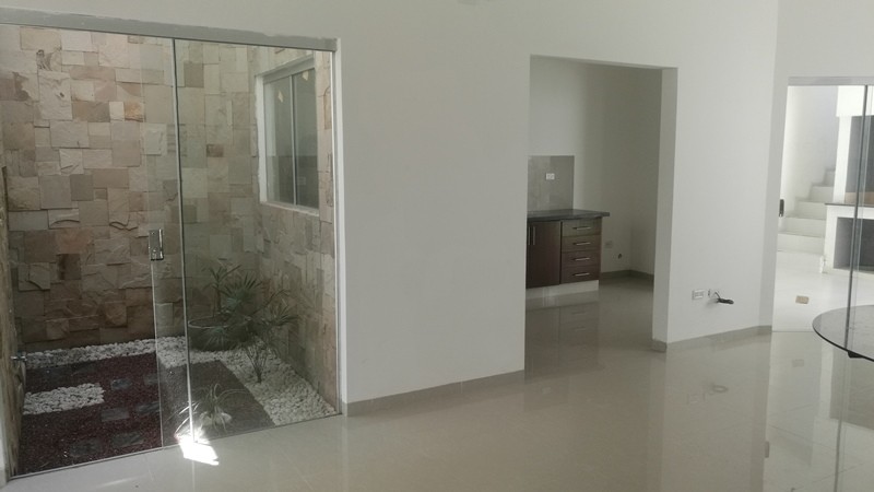 Casa en VentaCondominio Jerusalén, Calle Apocalipsis 4 dormitorios 4 baños 1 parqueos Foto 2