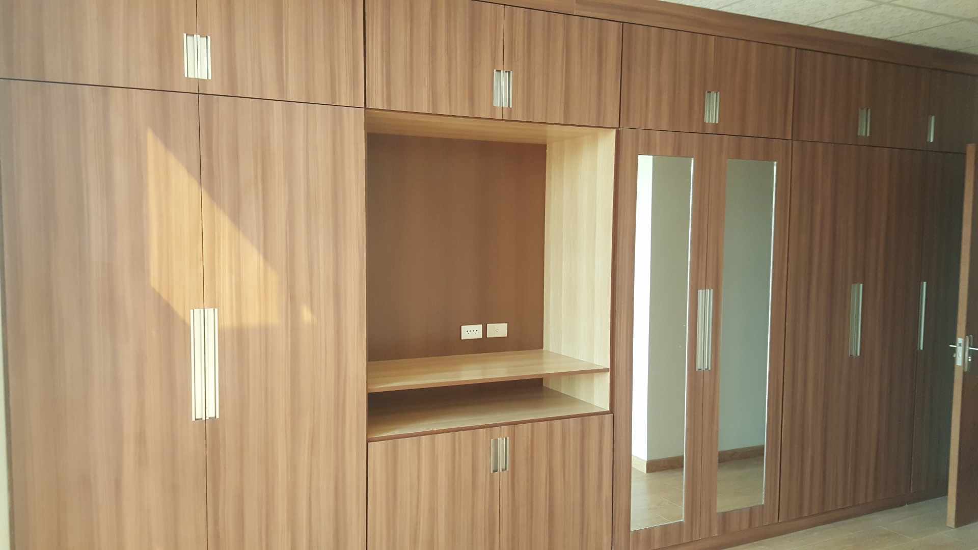 Departamento en VentaUrb. Priv. San Alberto. Bella Vista. Zona Sur. Edif. TABORGA II. 3 dormitorios 4 baños 1 parqueos Foto 2