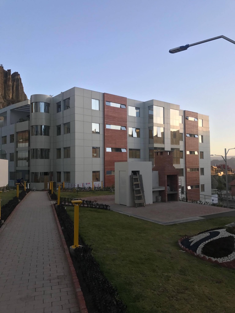 Departamento en AlquilerCondominio Vista Jardin, Av. B, entre calles 2 y 3, sector Huantaqui (a 30 segundos en auto del condominio Francia) Foto 1