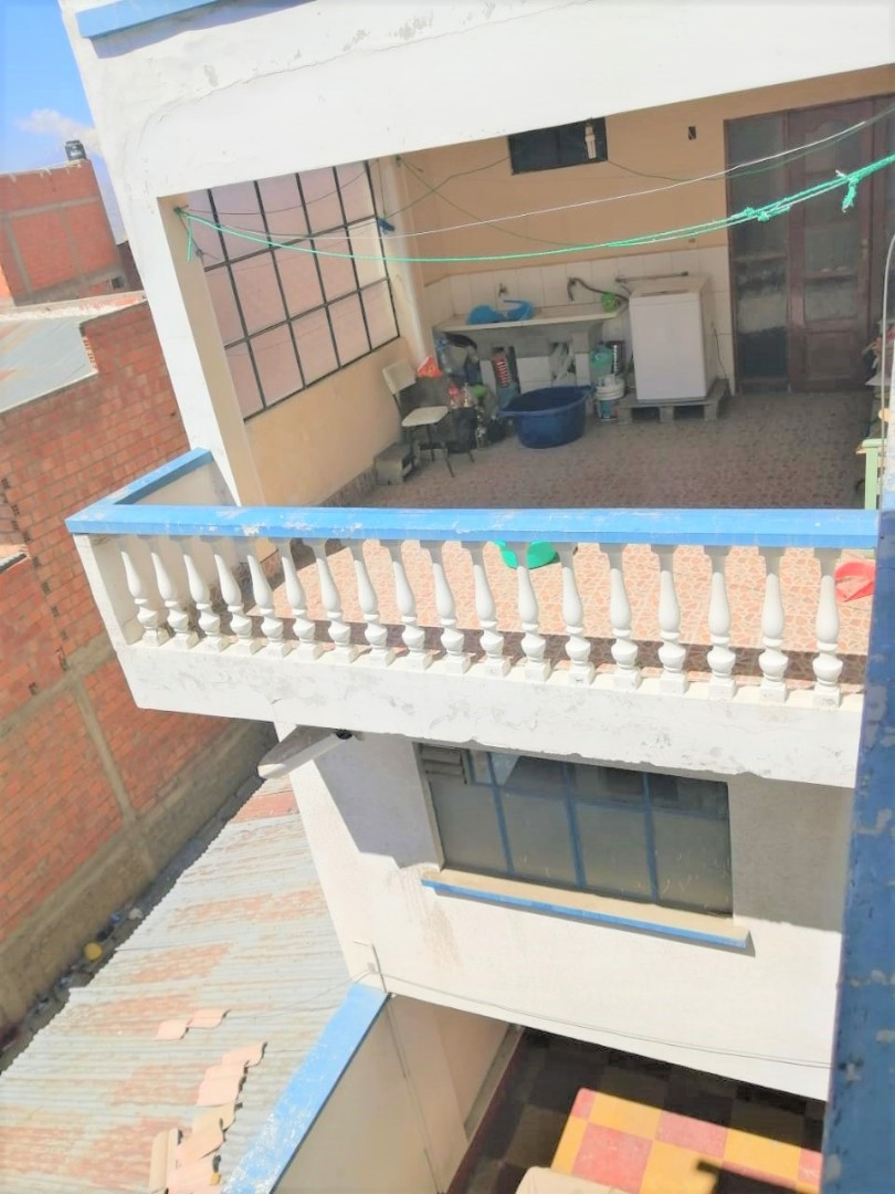 Casa en El Tejar en La Paz 12 dormitorios 6 baños 2 parqueos Foto 1