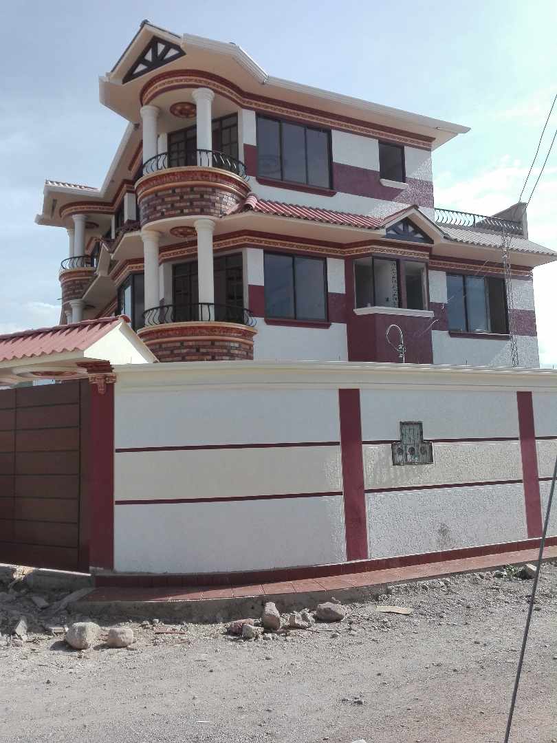 Casa en Colcapirhua en Cochabamba 6 dormitorios 4 baños 4 parqueos Foto 4