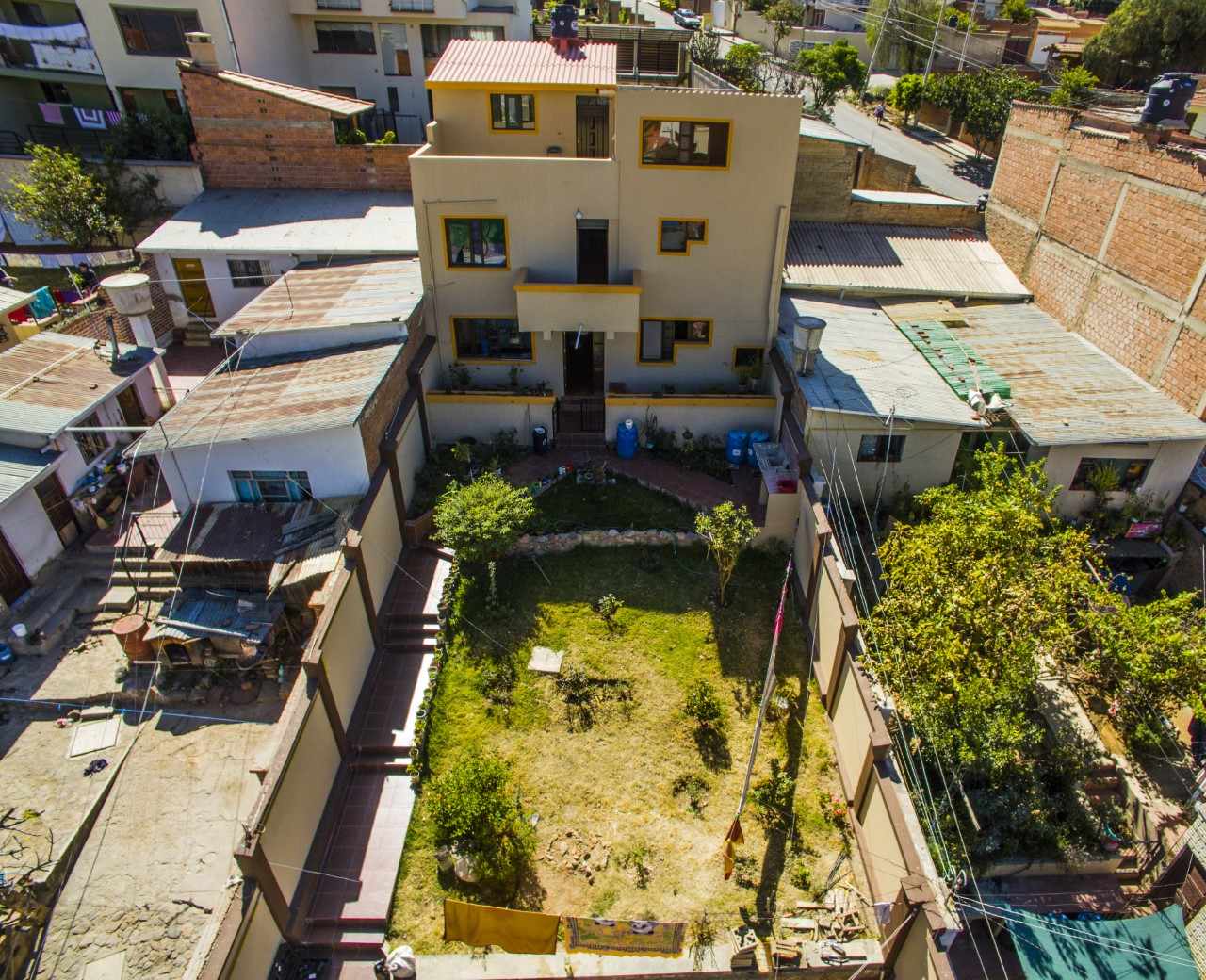 Casa en Mesadilla en Cochabamba 5 dormitorios 3 baños 4 parqueos Foto 1