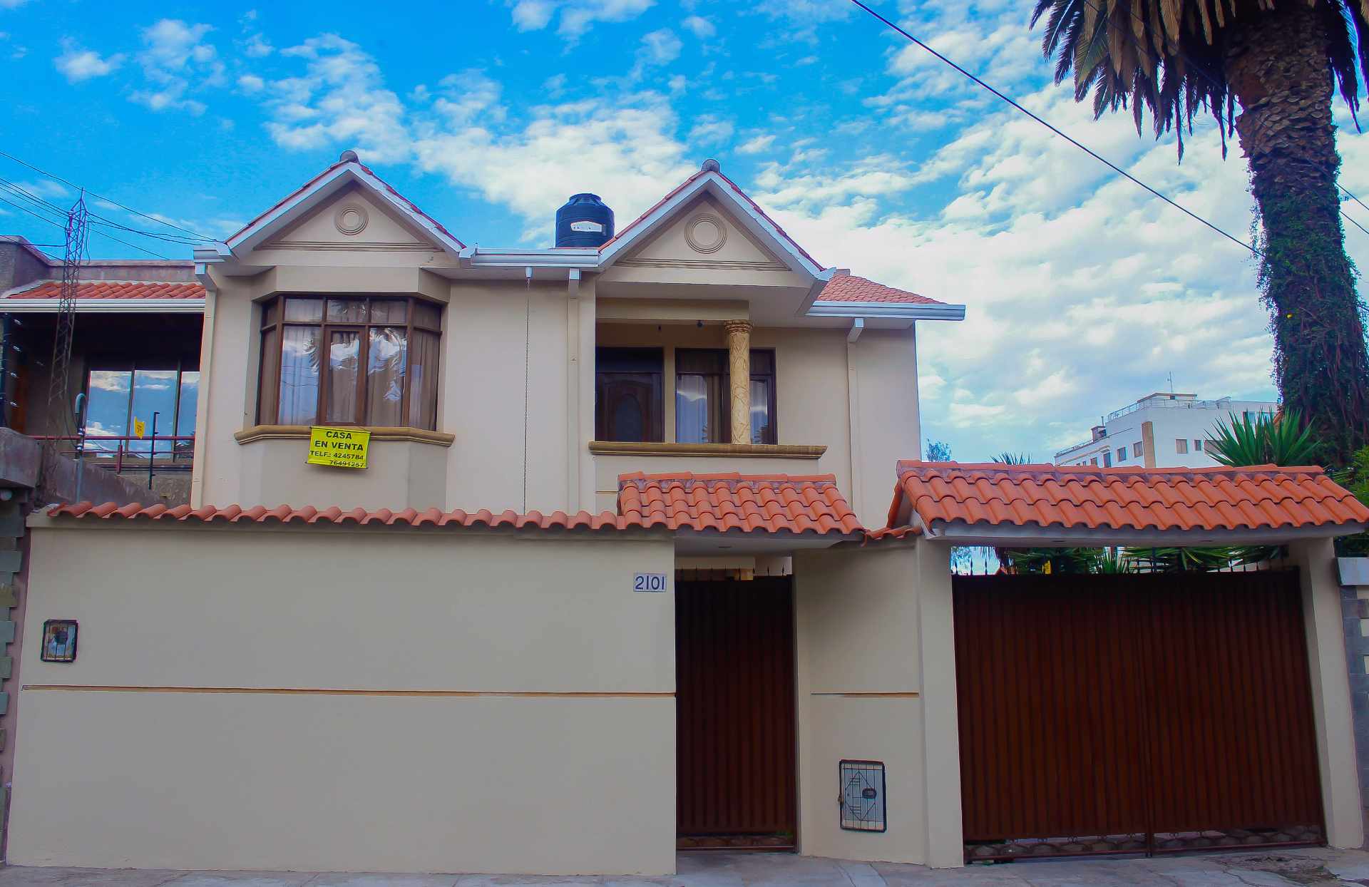 Casa en Cala Cala en Cochabamba 3 dormitorios 4 baños 2 parqueos Foto 1