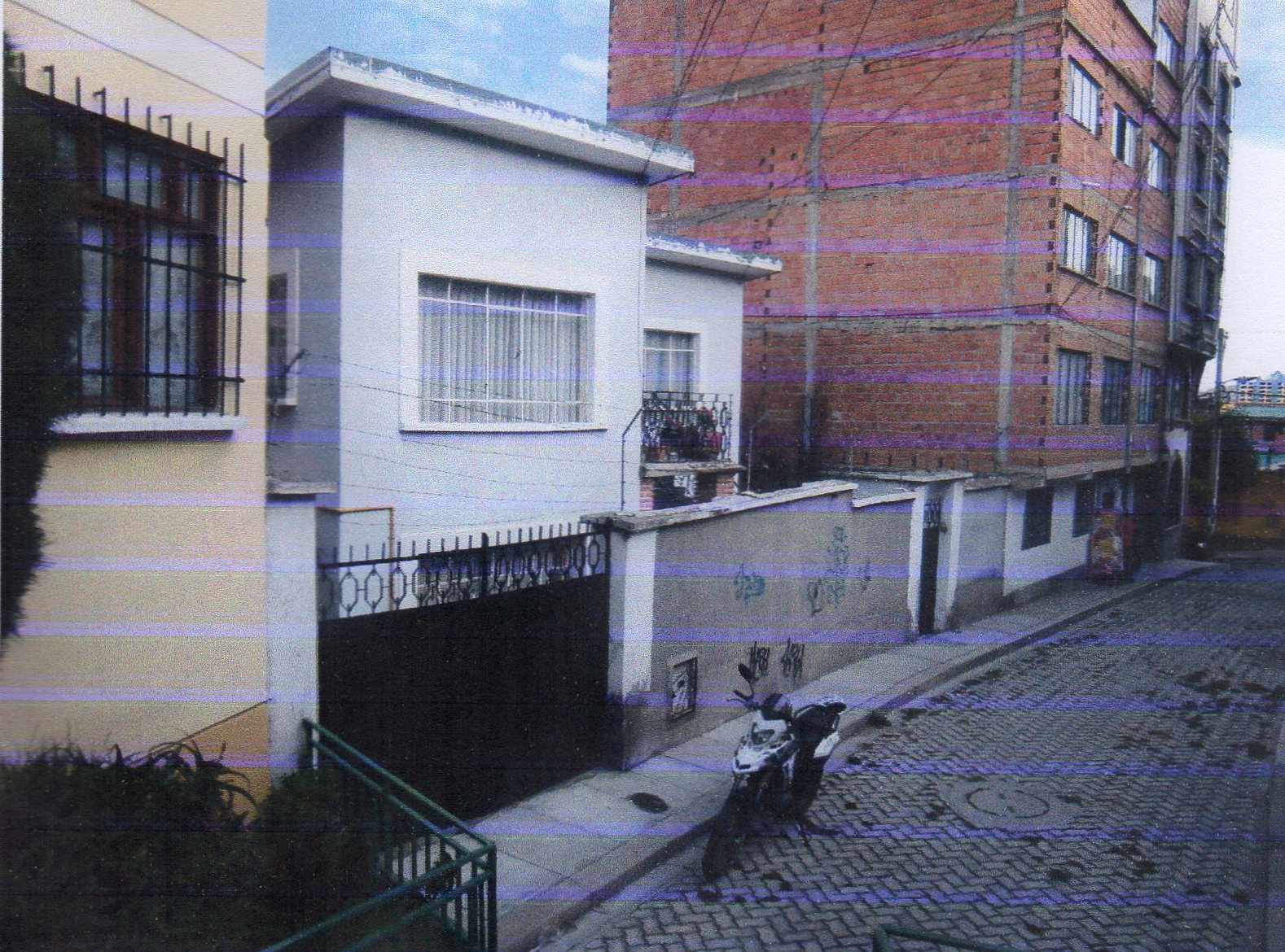 Casa en Miraflores en La Paz 4 dormitorios 3 baños 1 parqueos Foto 2